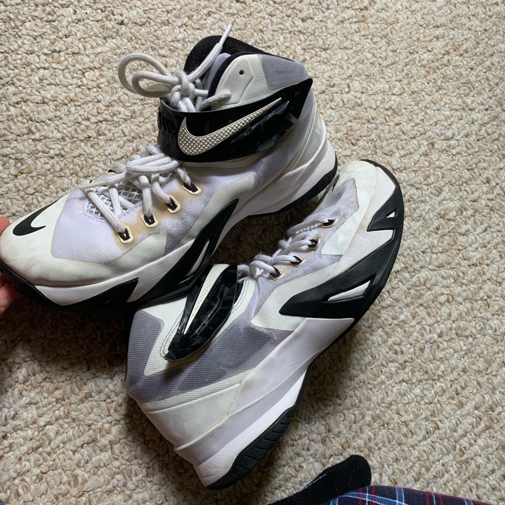 Nike LEBRON JAMES SOLDIER 8 BASKETBALL SHOES
